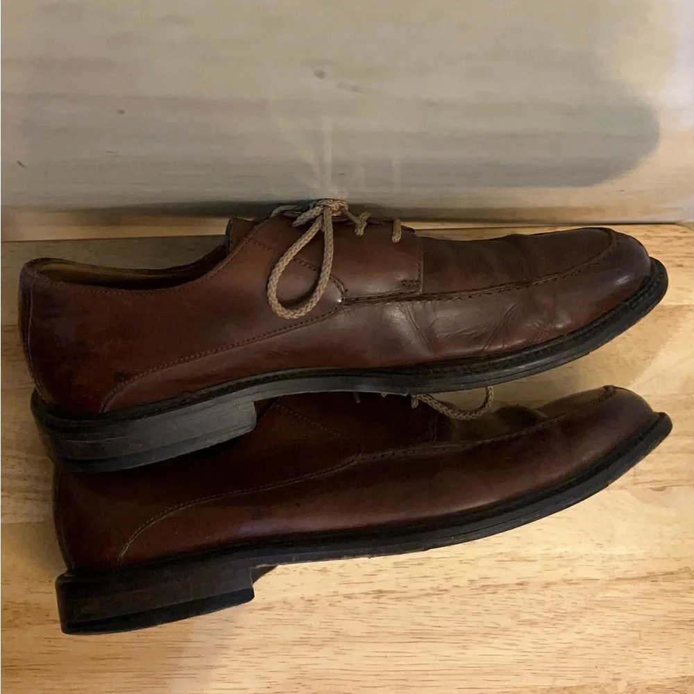 Johnston & Murphy brown leather split-toe derby dress shoe.